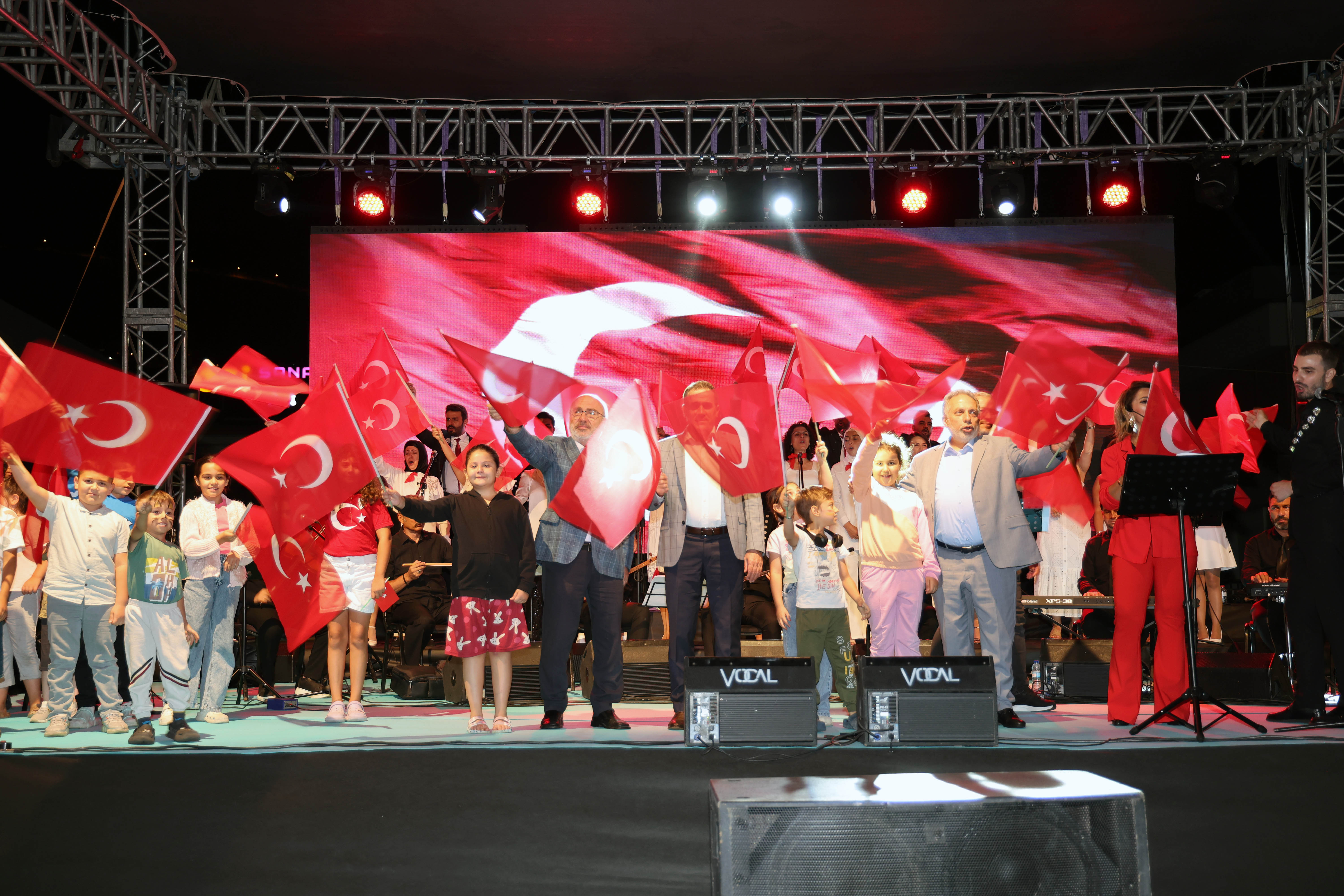 Talas'ta Unutulmaz Zafer Haftası Finali: Türkülerle Coşku Dolu Anlar